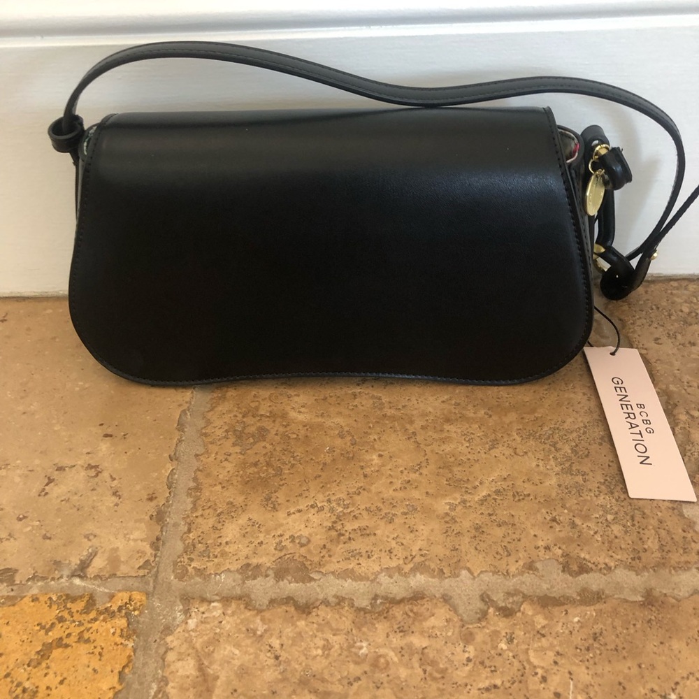 BCBG GENERATION - NWT BLACK SHOULDER BAG/0S